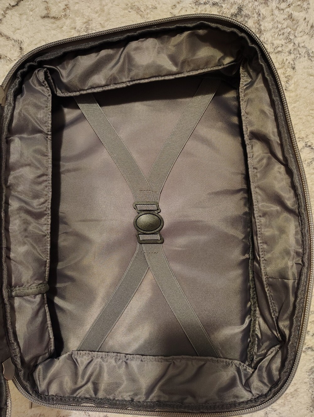 🤩 Large Gray Travel Backpack - Picture 3 of 8